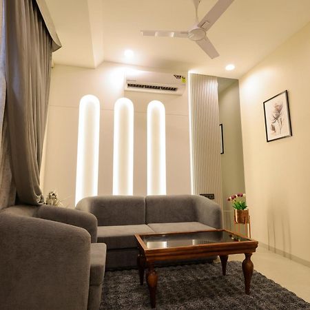 The Meera Hotel อุจเจน ภายนอก รูปภาพ