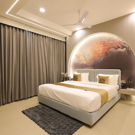 The Meera Hotel อุจเจน ภายนอก รูปภาพ