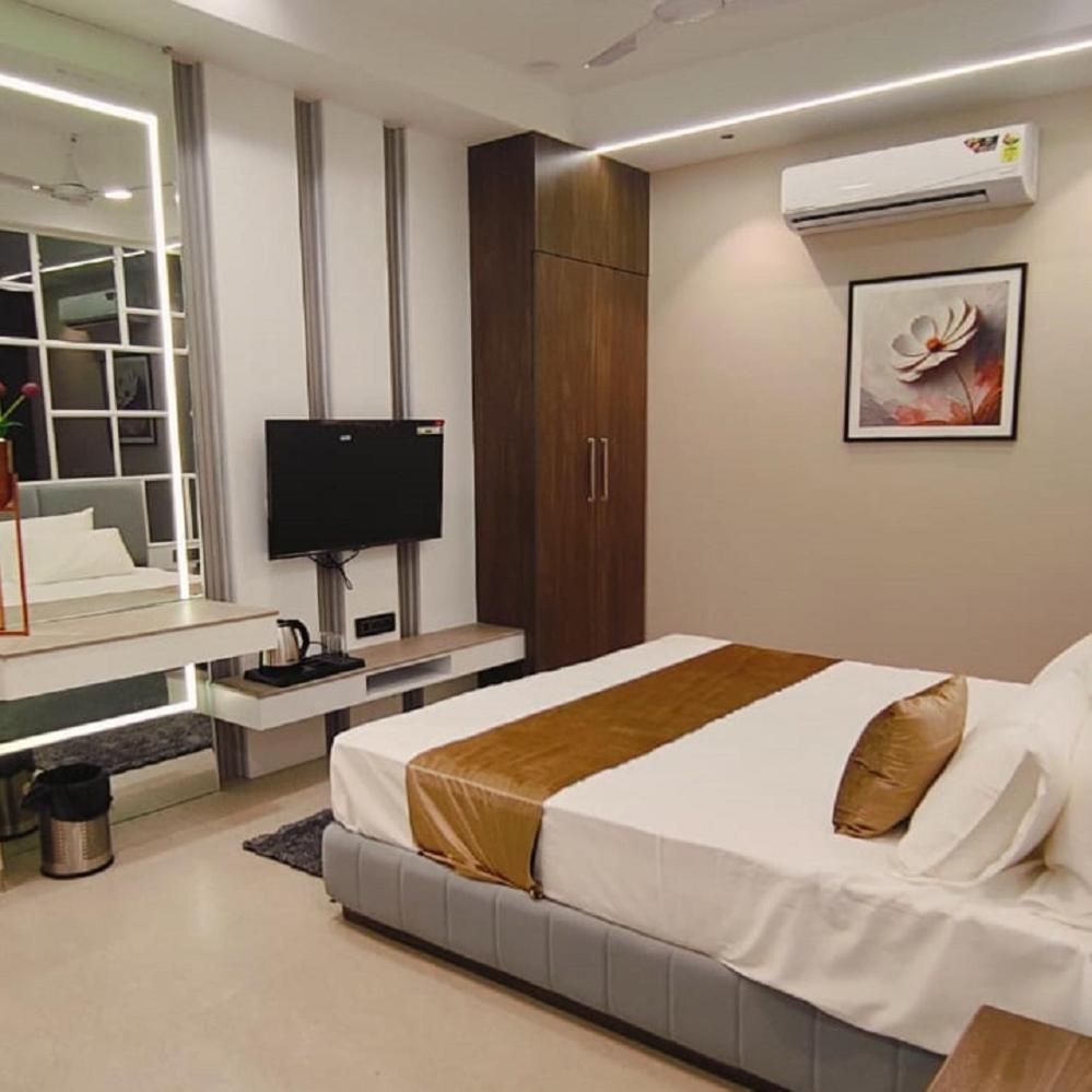 The Meera Hotel อุจเจน ภายนอก รูปภาพ