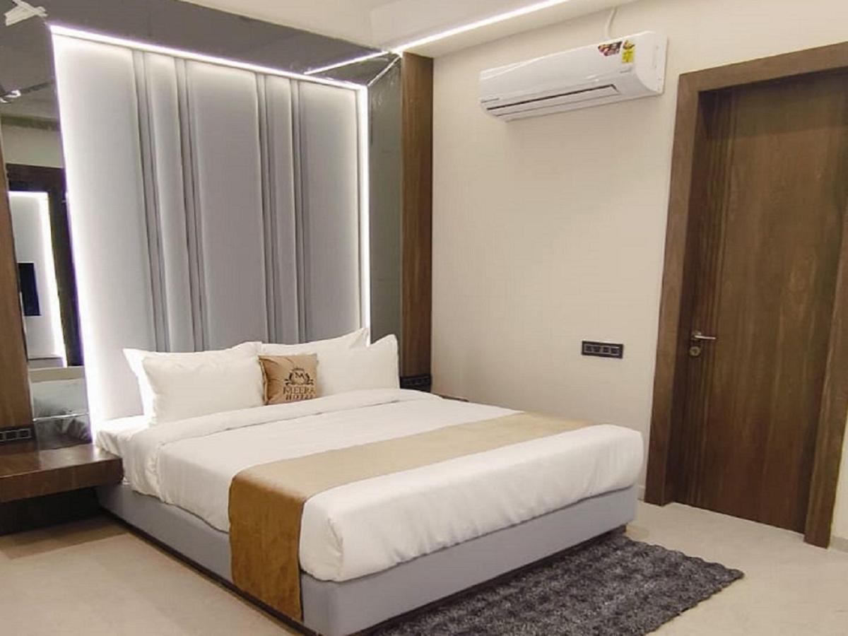 The Meera Hotel อุจเจน ภายนอก รูปภาพ