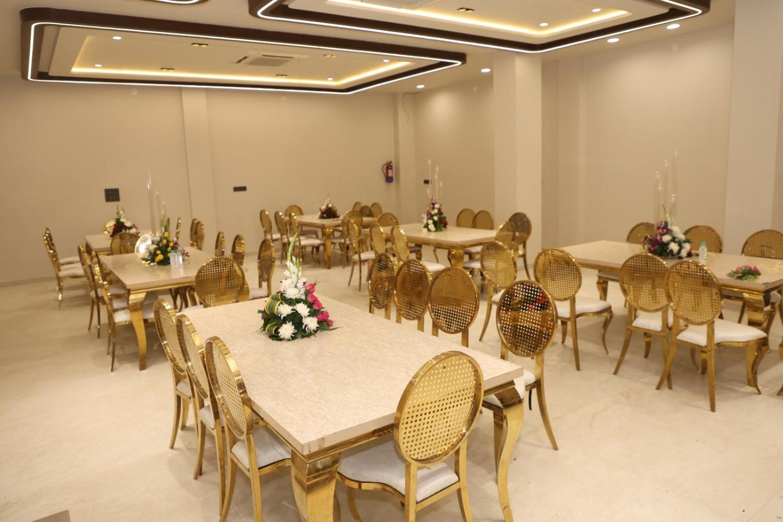 The Meera Hotel อุจเจน ภายนอก รูปภาพ