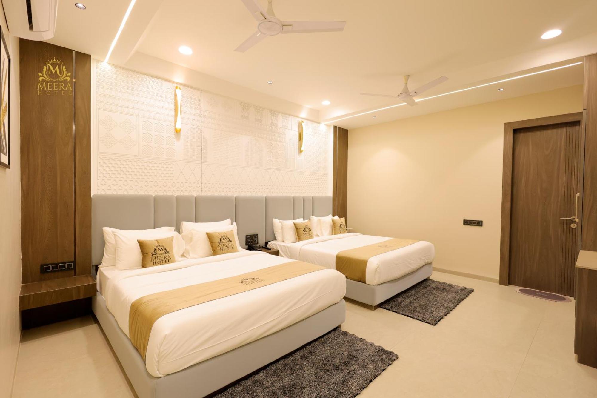 The Meera Hotel อุจเจน ภายนอก รูปภาพ