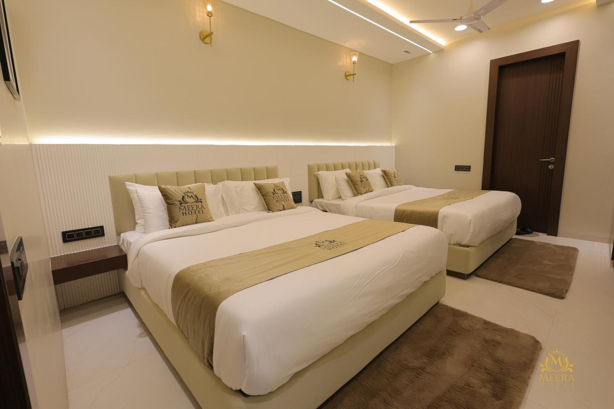The Meera Hotel อุจเจน ภายนอก รูปภาพ