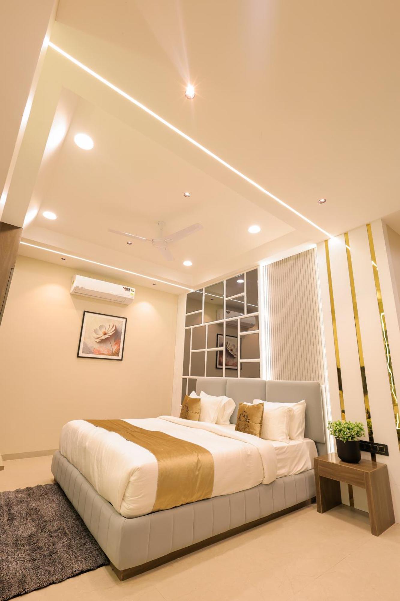 The Meera Hotel อุจเจน ภายนอก รูปภาพ