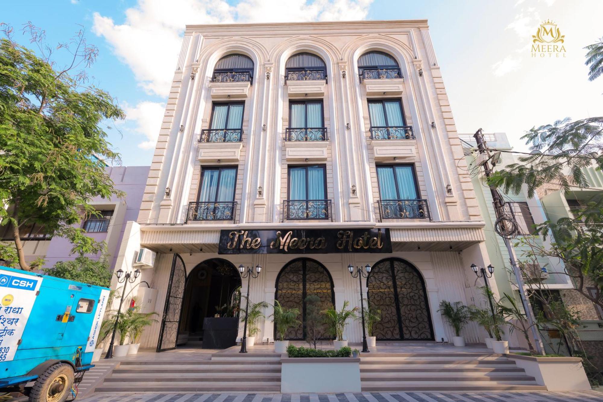 The Meera Hotel อุจเจน ภายนอก รูปภาพ