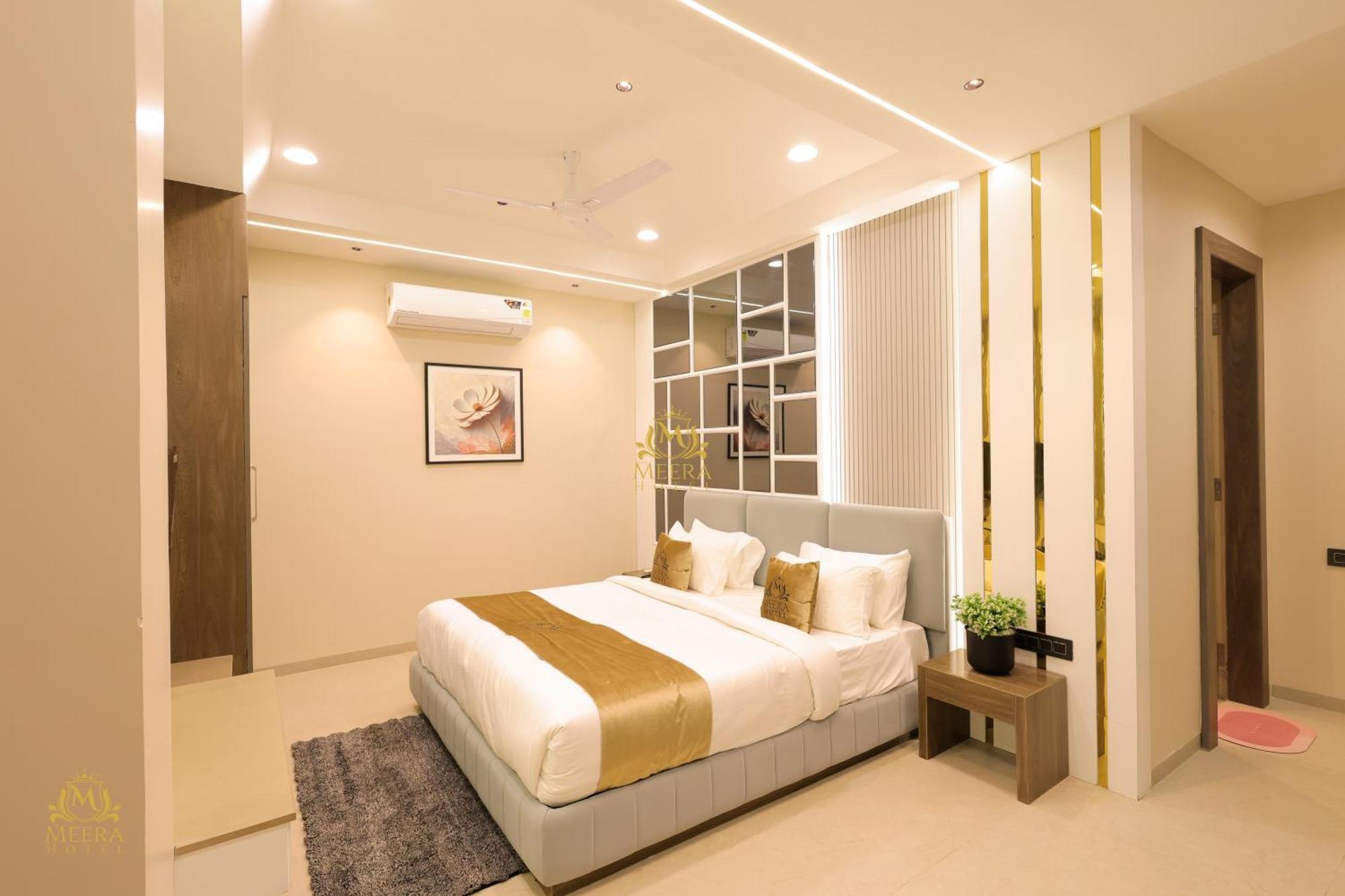 The Meera Hotel อุจเจน ภายนอก รูปภาพ