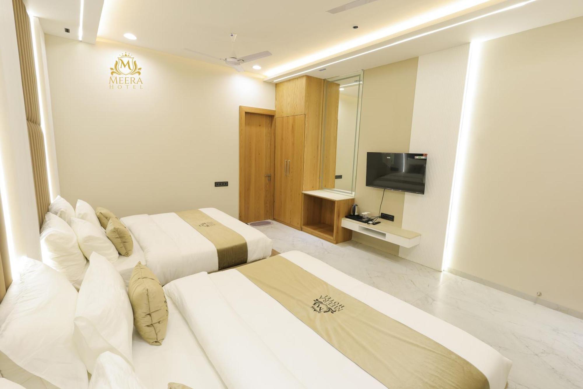 The Meera Hotel อุจเจน ภายนอก รูปภาพ