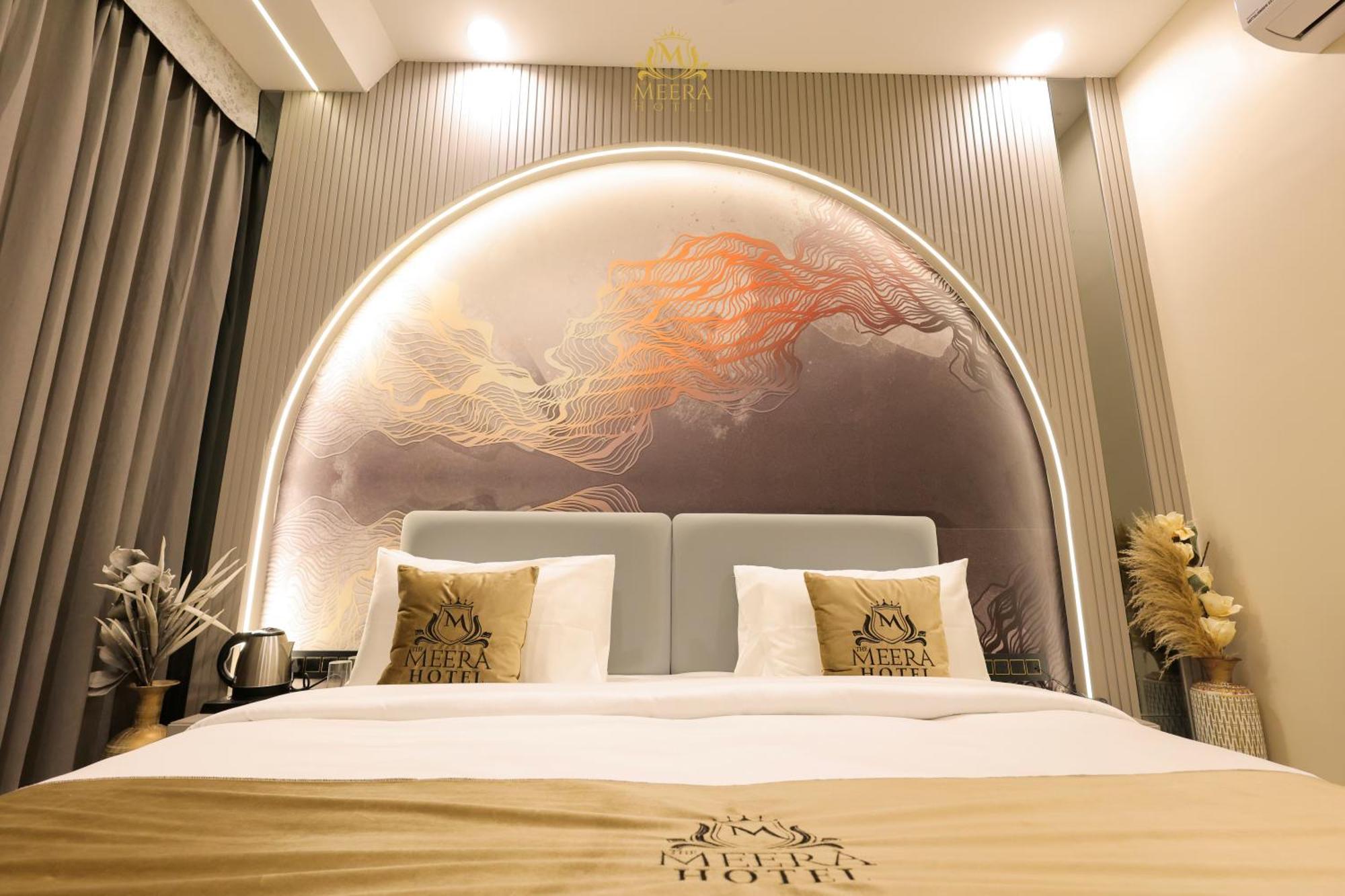 The Meera Hotel อุจเจน ภายนอก รูปภาพ