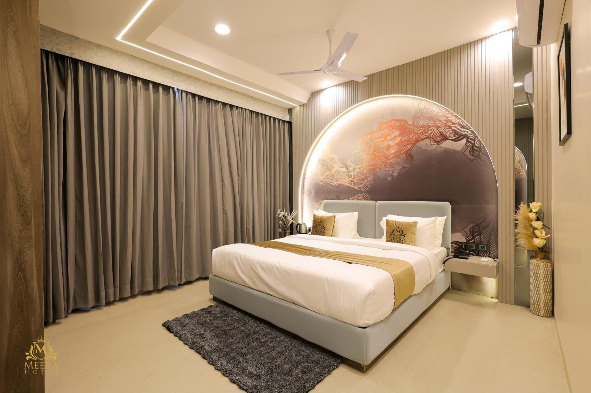 The Meera Hotel อุจเจน ภายนอก รูปภาพ