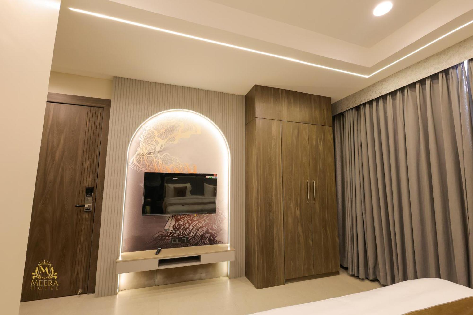 The Meera Hotel อุจเจน ภายนอก รูปภาพ