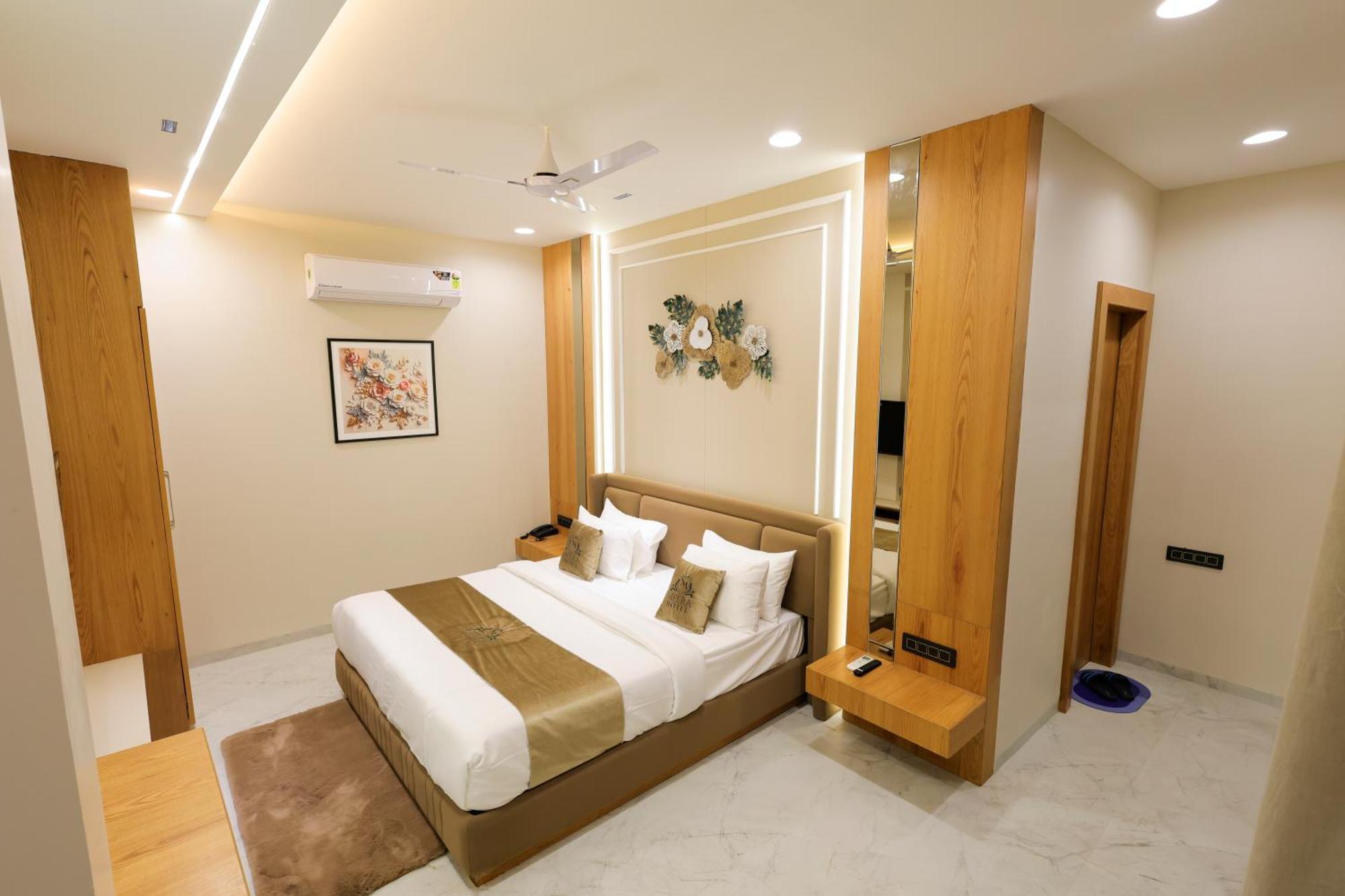 The Meera Hotel อุจเจน ภายนอก รูปภาพ