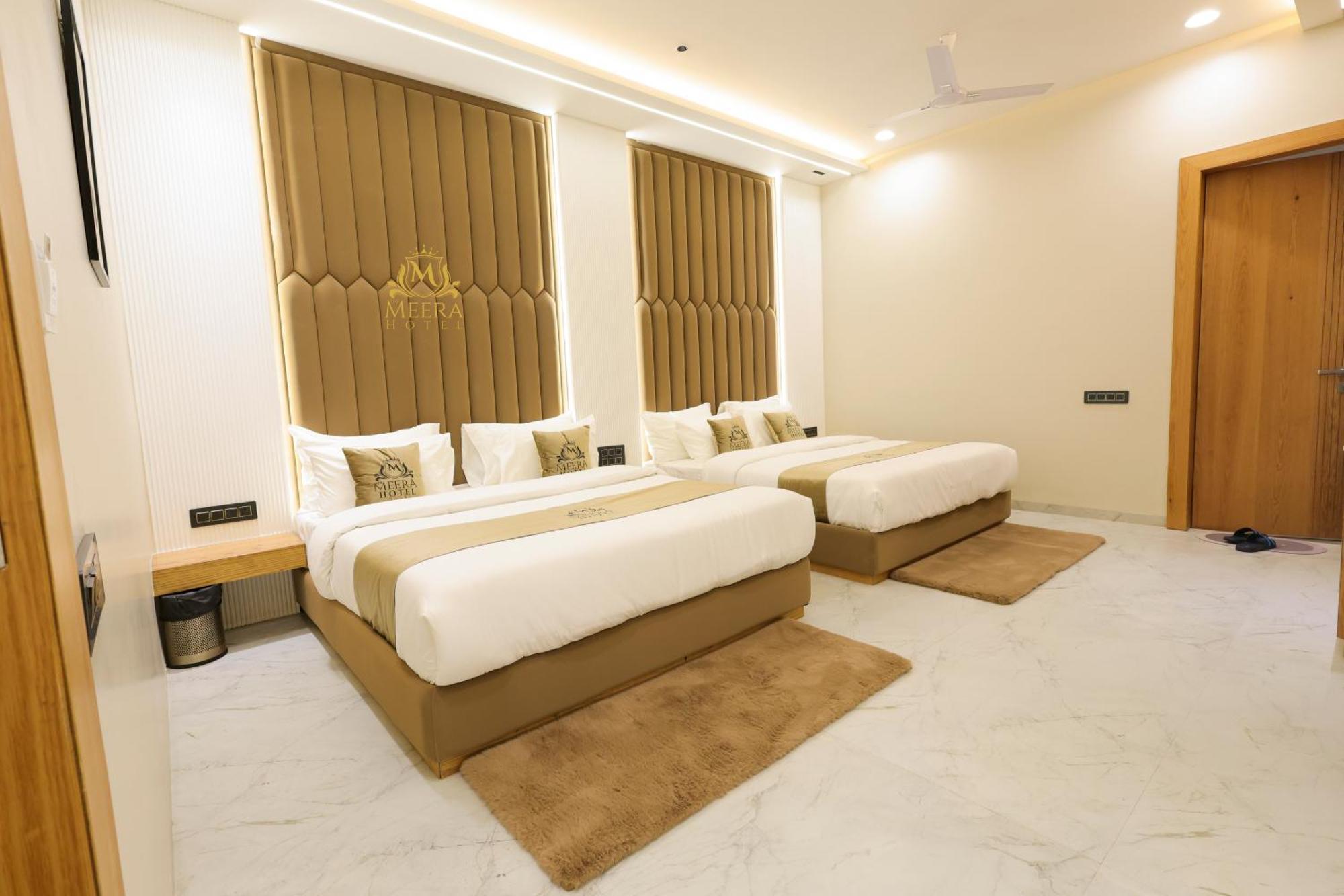The Meera Hotel อุจเจน ภายนอก รูปภาพ